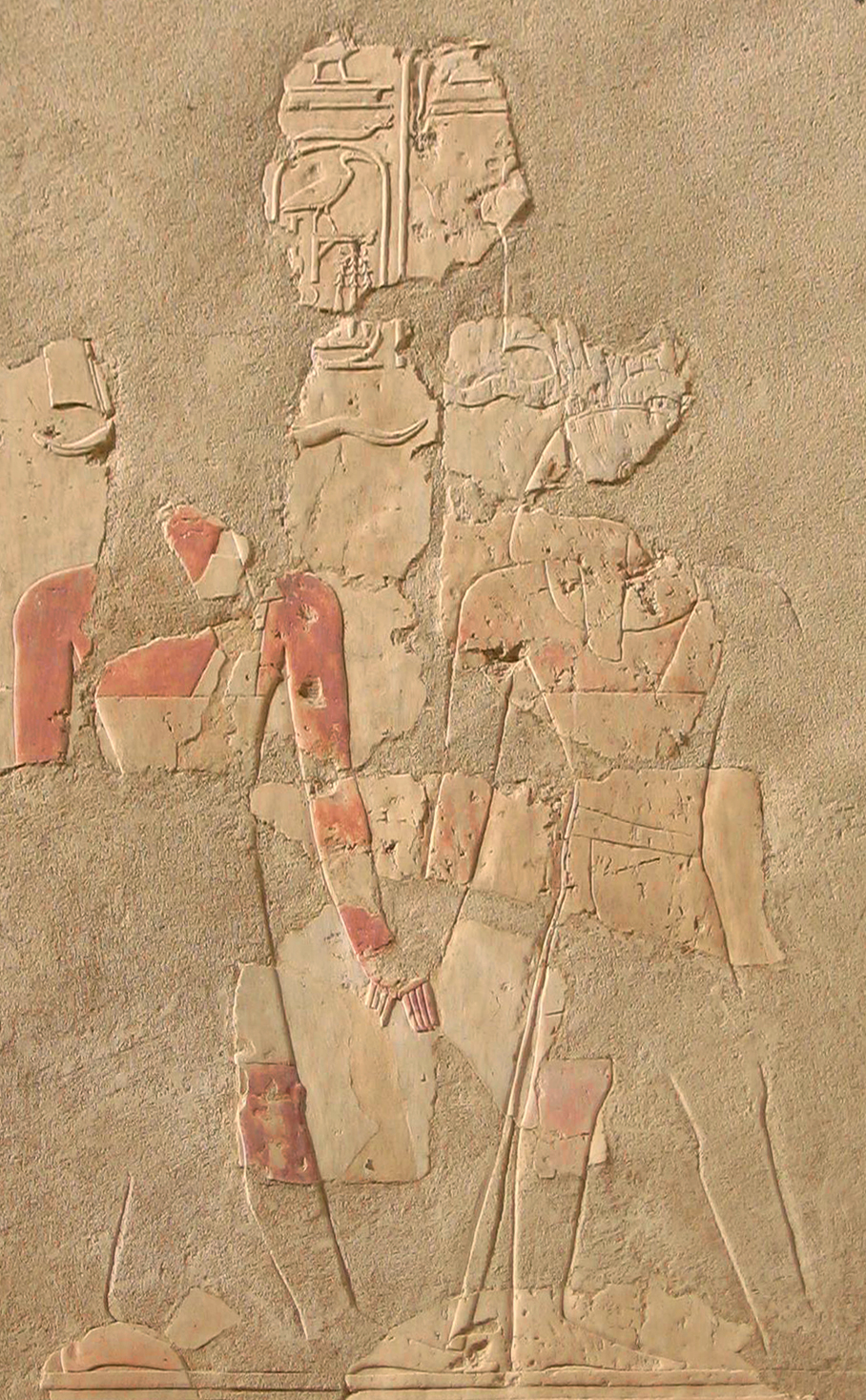 Górny Dziedziniec, ściana południowa, Hatszepsut wprowadzająca za rękę Tuthmosisa III. Fot. M. Sankiewicz