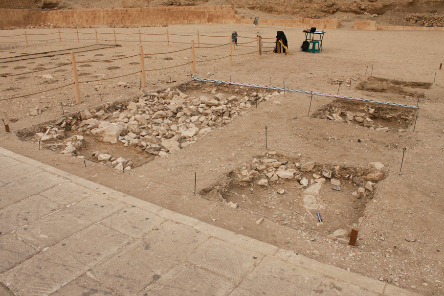 Dolny Dziedziniec Świątyni Hatszepsut - S.1/11 podczas badań archeologicznych. Fot. D.F. Wieczorek