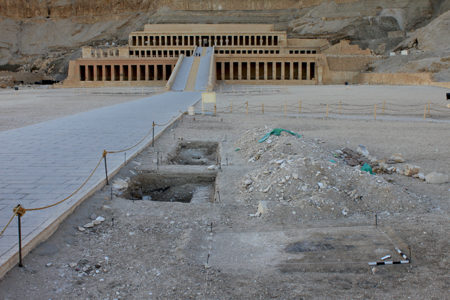 Dolny Dziedziniec Świątyni Hatszepsut - S.1/12-Exc.2013 podczas badań archeologicznych. Fot. D.F. Wieczorek